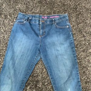 Young ladies supper skinny blue jeans